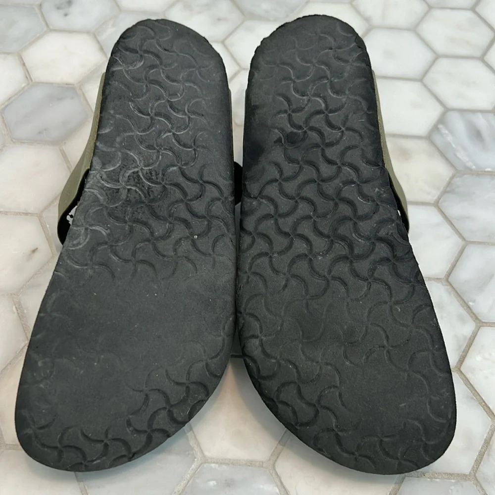 Birkenstock Leather Gizeh Pull Up Olive Green Narrow Thong Sandals Kids 33 | Y2